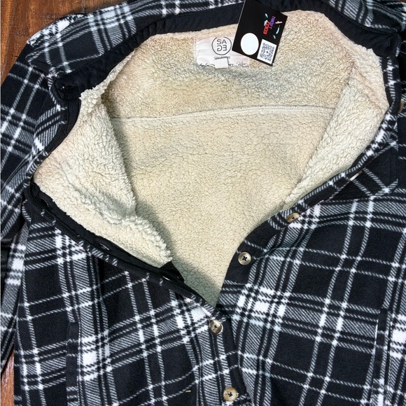 Sage Collective Women's Black/ White Plaid Faux Fur Lining Size Large LJ17 - Picture 10 of 10